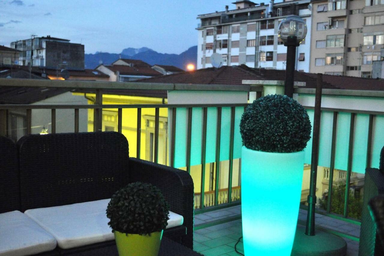 Altido Apt For 8 With Huge Terrace In Old Town Of 비아레지오 외부 사진