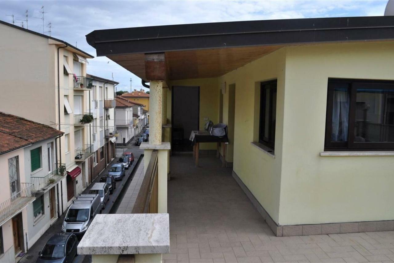 Altido Apt For 8 With Huge Terrace In Old Town Of 비아레지오 외부 사진