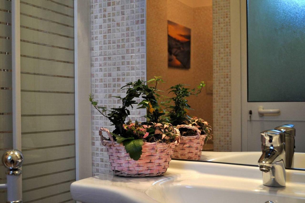 Altido Apt For 8 With Huge Terrace In Old Town Of 비아레지오 외부 사진